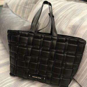 Michale Kors woven tote- black
